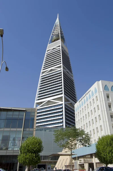 Torre Al Faisaliah y alrededores el 21 de octubre de 2007 en Riad — Foto de Stock