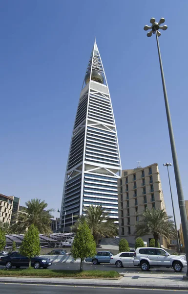 Al Faisaliah toren en omgeving op 21 oktober 2007 in Riyad — Stockfoto