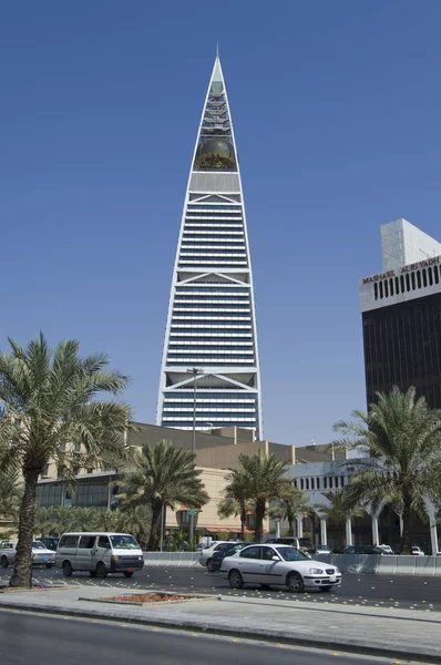 Al Faisaliah Tower and Surroundings on October 21, 2007 in Riyad — Stock Photo, Image