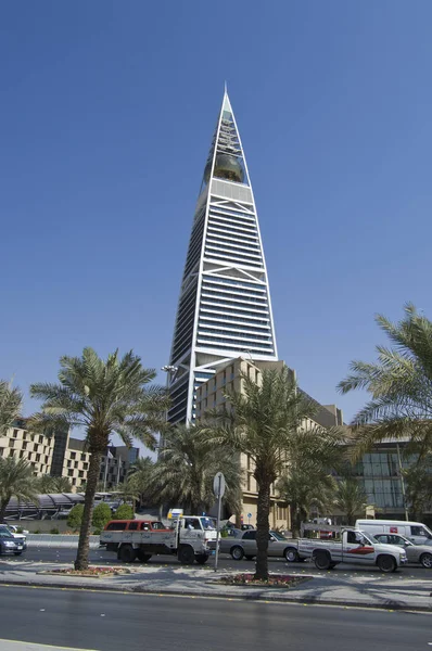 Torre Al Faisaliah y alrededores el 21 de octubre de 2007 en Riad — Foto de Stock