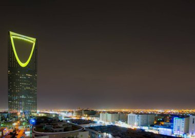 Gece manzarası Suudi Arabistan başkenti Riyad şehir