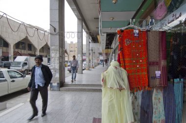 Dükkanlar ve alışveriş içinde eski 