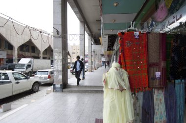 Dükkanlar ve alışveriş içinde eski 