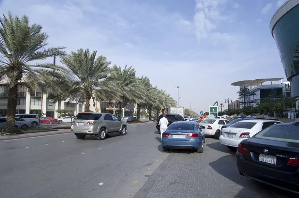 József utca luxus üzletek és a Cafe is a város látványosságok, Riyadh, Szaúd-Arábia, 01.12.2016 — Stock Fotó