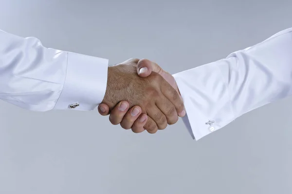 Saoedische handen schudden, Making overeenkomst en gastvrij — Stockfoto