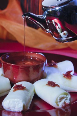 Cezaevi'negidip Jubon, Ramazan ve bayram için Arapça tatlılar dökülen şurubu