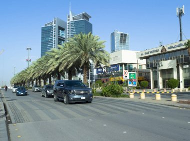 Riyad Tahlia Caddesi üzerinde trafik ışık,