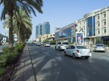 Riyad Tahlia Caddesi üzerinde trafik ışık,