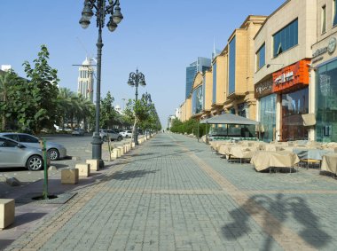 Riyad Tahlia Caddesi üzerinde trafik ışık