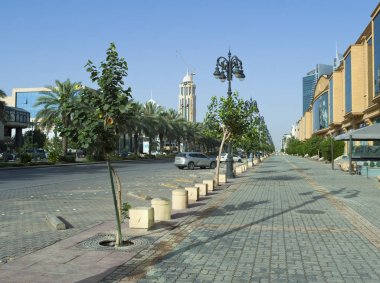 Riyad Tahlia Caddesi üzerinde trafik ışık