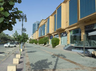 Riyad Tahlia Caddesi üzerinde trafik ışık