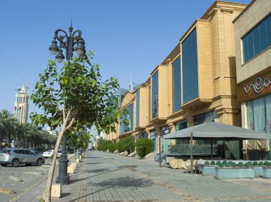 Riyad Tahlia Caddesi üzerinde trafik ışık