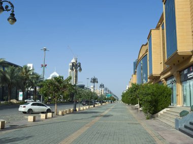 Riyad Tahlia Caddesi üzerinde trafik ışık