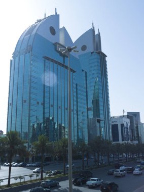 King Fahad Road üzerinde trafik ışık.