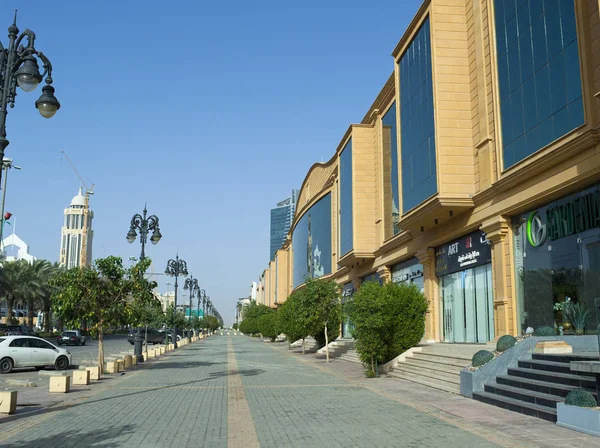 Riyad Tahlia Caddesi üzerinde trafik ışık