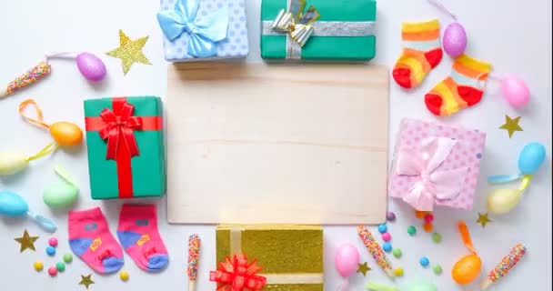 Stop Motion Una Caja Regalo Para Vacaciones Año Nuevo Internacional — Vídeo de stock