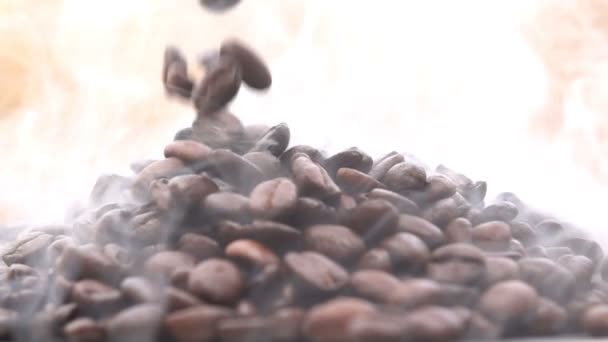 スローモーションでコーヒー豆 — ストック動画