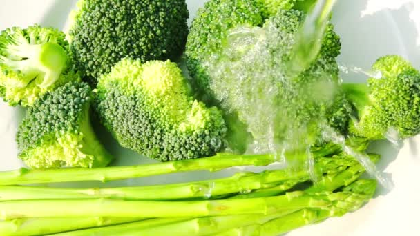 Slow Motion Pouring Water Broccoli Asparagus — Stock Video