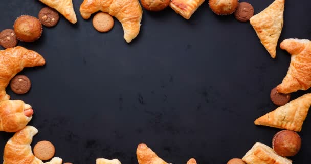 Vue Dessus Stop Motion Boulangerie Biscuits Tartes Sur Fond Noir — Video