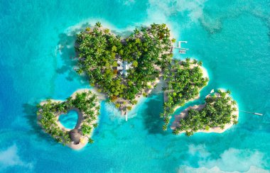 Üç kalp şeklinde tropikal adalar
