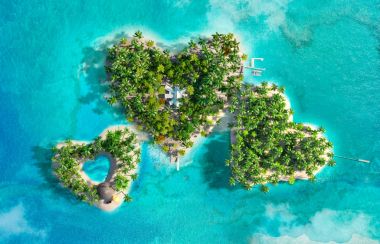 Üç kalp şeklinde tropikal adalar