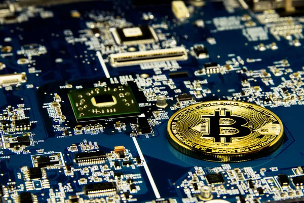 Pequeño Minero Está Cavando Para Bitcoin Con Tarjeta Gráfica Concepto — Foto de Stock