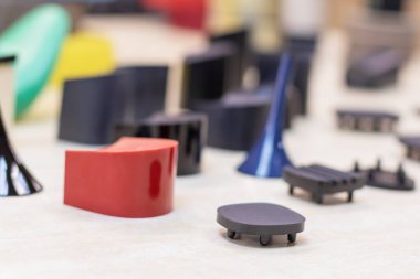 Aletleri, ayakkabıları, derisi ve sonuncusu olan ayakkabıcı işyeri