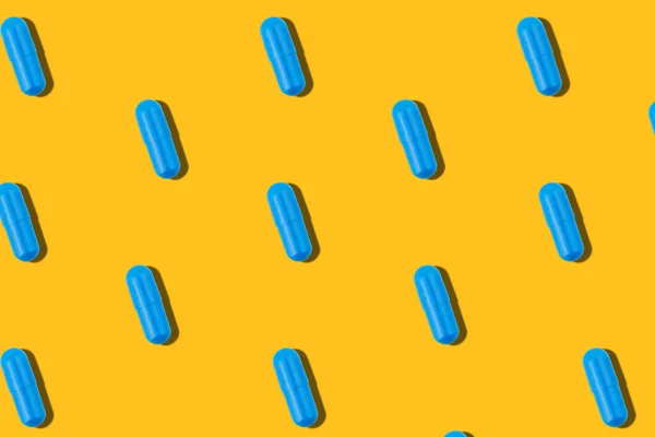 Patrón Sin Costuras Con Píldoras Azules Sobre Fondo Amarillo Medicina — Foto de Stock