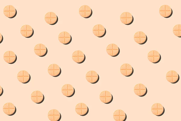 Образец Оранжевого Куркумина Куркуминные Таблетки Тенью Светлом Оранжевом Фоне — стоковое фото