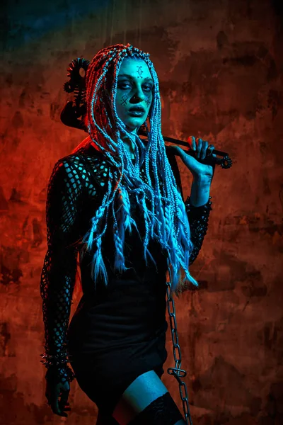 Junge Frau mit kreativem Make-up. Halloween-Thema. Zombie-Thema. — Stockfoto