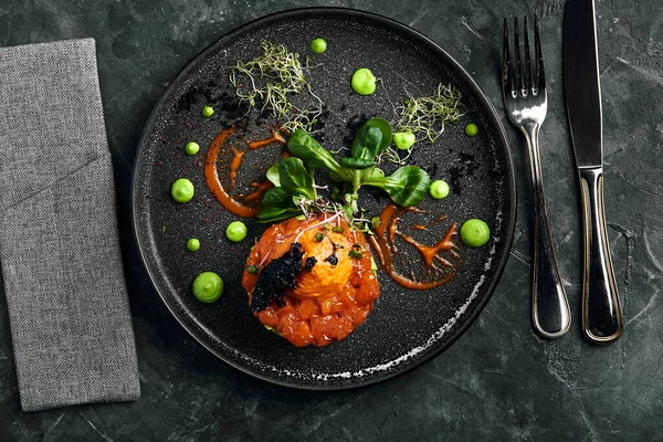 Salmon tartare with avocado and vegetables, a beautiful layout by the chef, a beautiful malohot - marble background. Food photo, advertising banner, copy space, Italian cuisine — Stock Photo, Image