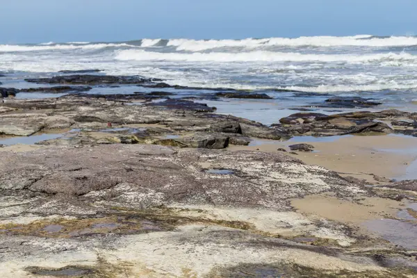 Vlny a modrá obloha Torres Beach — Stock fotografie