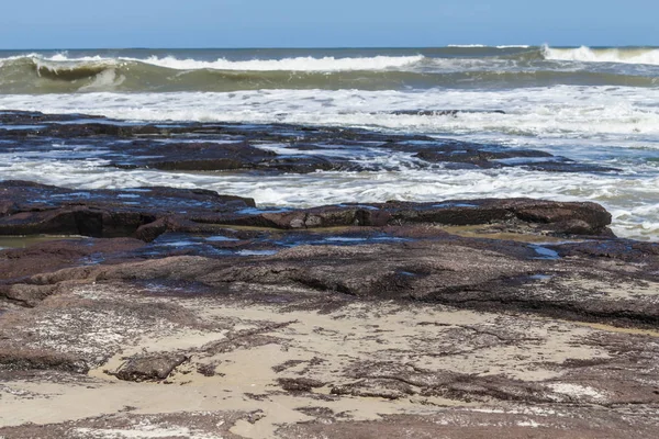 Wellen und blauer Himmel am Strand von Torres — Stockfoto