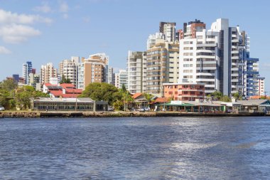 Santa Catarina ve Rio Grande arasındaki Mampituba nehir sınırı 