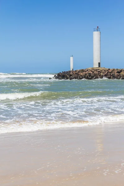 Farol Torres em um dia ventoso e céu azul — Fotografia de Stock