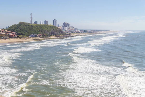 Torres sahilindeki Deniz Feneri Dağı'nda yamaç paraşütü