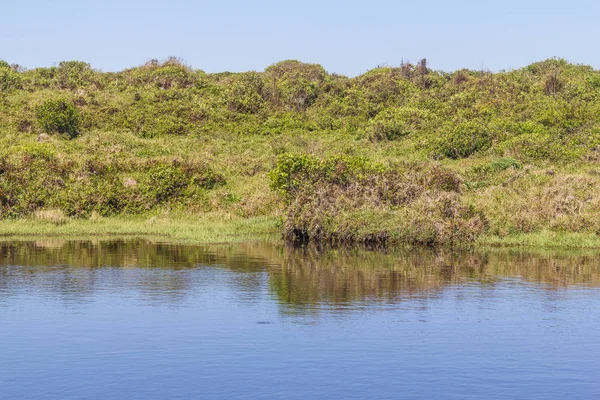 Lago sobre los acantilados de Torres — Foto de Stock