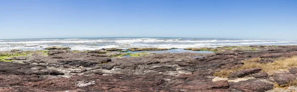 Rochers à Guarita plage à Torres — Photo