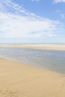 Su kanalı ve Dunes Tavares Beach