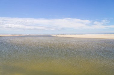 Su kanalı ve Dunes Tavares Beach