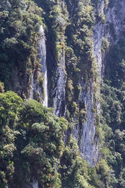 Vattenfall på Itaimbezinho Canyon — Stockfoto