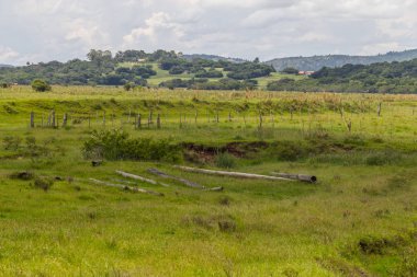 Çiftlik alanı ve tepe