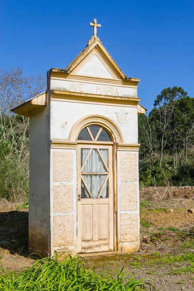 Μικρό εκκλησάκι στην κοιλάδα του Vale dos Vinhedos — Φωτογραφία Αρχείου