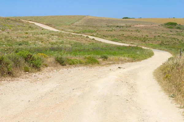 Kumullar ve Porto Covo kum yolda