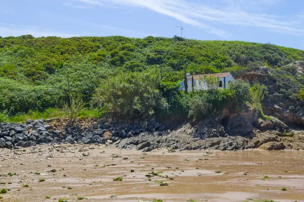 House in Baia de Porto Covo beach — ストック写真
