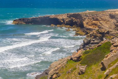 Plaj, Vila Nova de Milfontes uçurumlarda