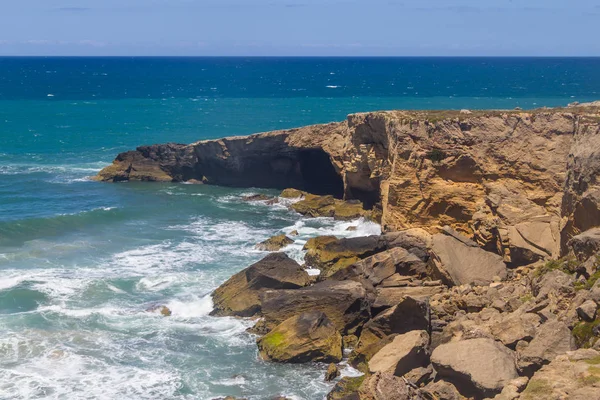 Klippen am Strand, vila nova de milfontes — Stockfoto