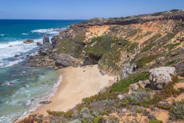 Plaj, Vila Nova de Milfontes uçurumlarda