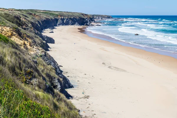 Plaża i klify w Almograve — Zdjęcie stockowe