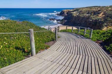 Almograve Beach'te Ahşap merdiven